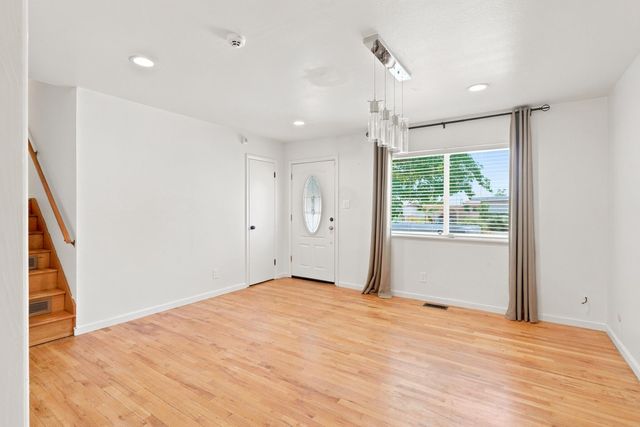 2722 June Street NE, Albuquerque, NM 87112
