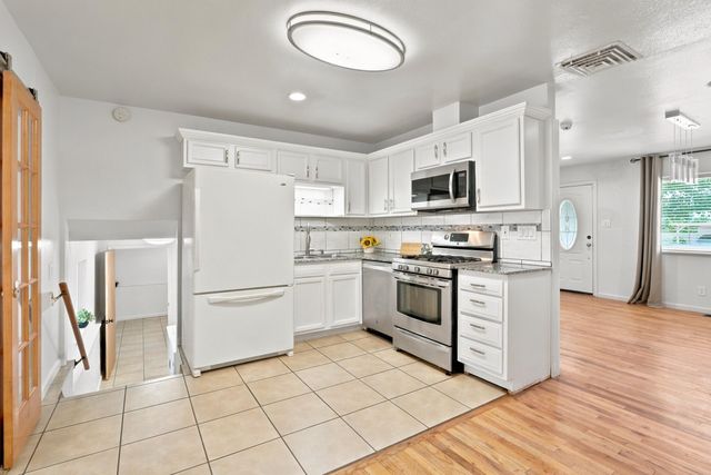 2722 June Street NE, Albuquerque, NM 87112