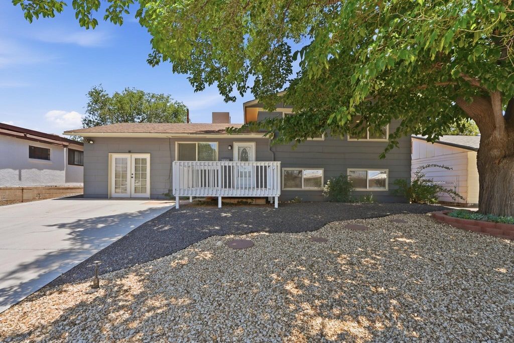 2722 June Street NE, Albuquerque, NM 87112