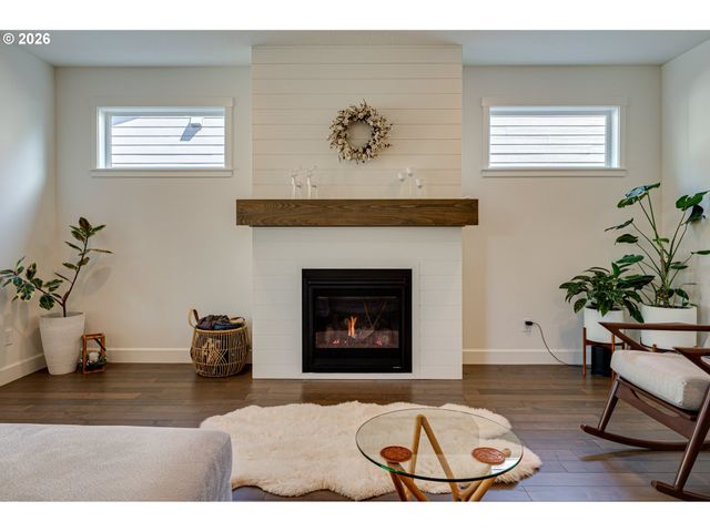 1123 E 2ND Way, La Center, WA 98629