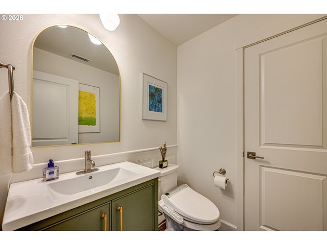 1123 E 2ND Way, La Center, WA 98629