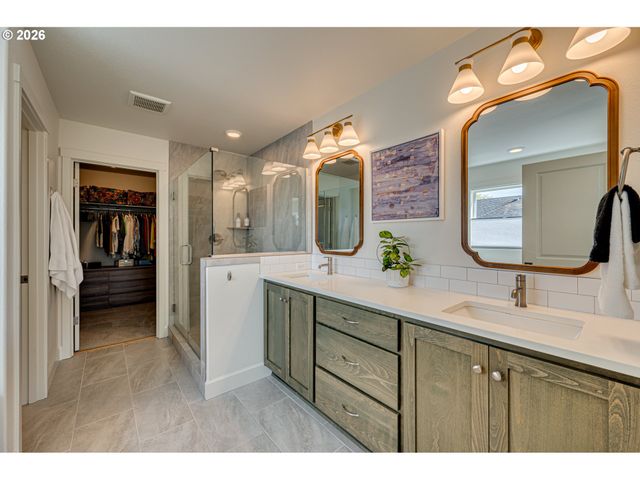 1123 E 2ND Way, La Center, WA 98629