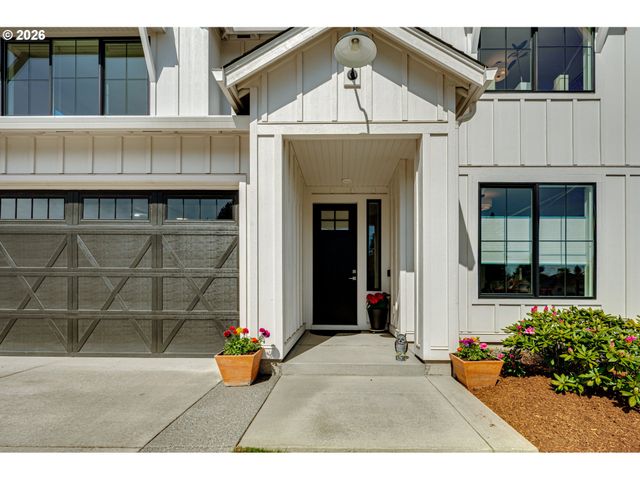 1123 E 2ND Way, La Center, WA 98629