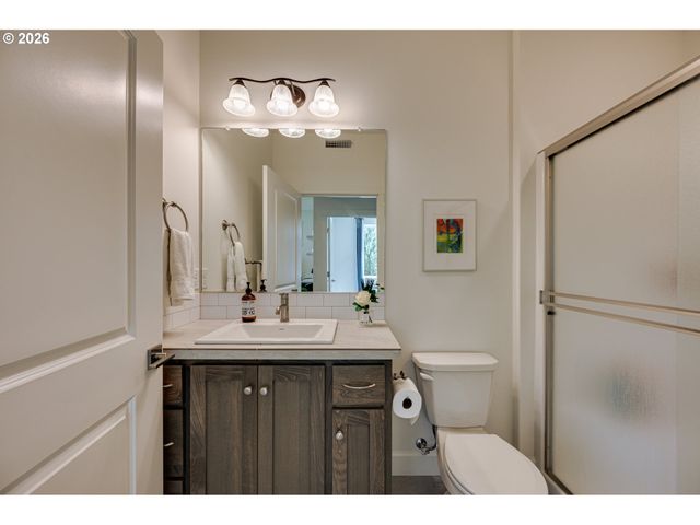 1123 E 2ND Way, La Center, WA 98629