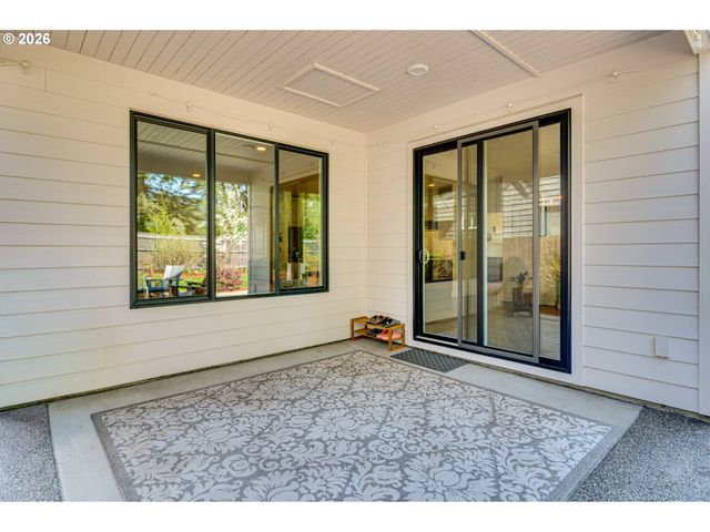 1123 E 2ND Way, La Center, WA 98629