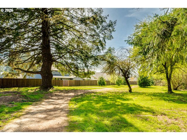 1123 E 2ND Way, La Center, WA 98629