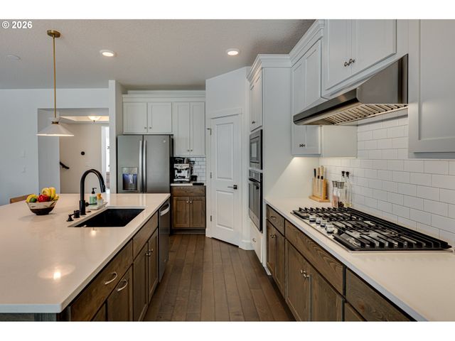 1123 E 2ND Way, La Center, WA 98629