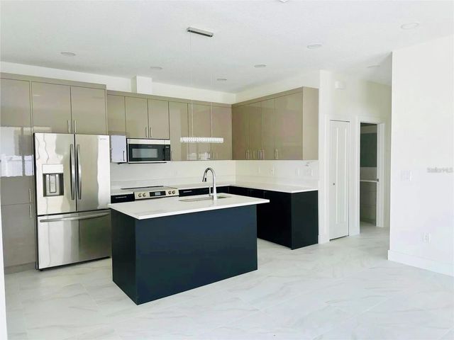 4106 N THATCHER AVENUE A, Tampa, FL 33614