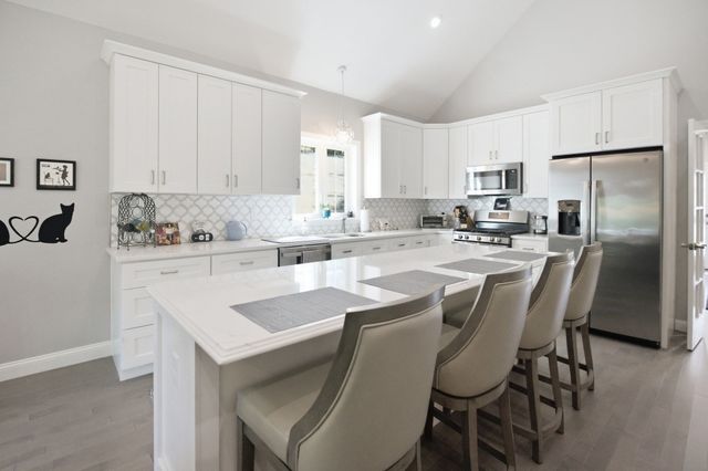 1830 Providence Rd, Northbridge, MA 01534