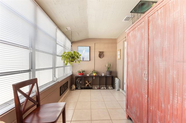 6050 21ST STREET N 17, St Petersburg, FL 33714