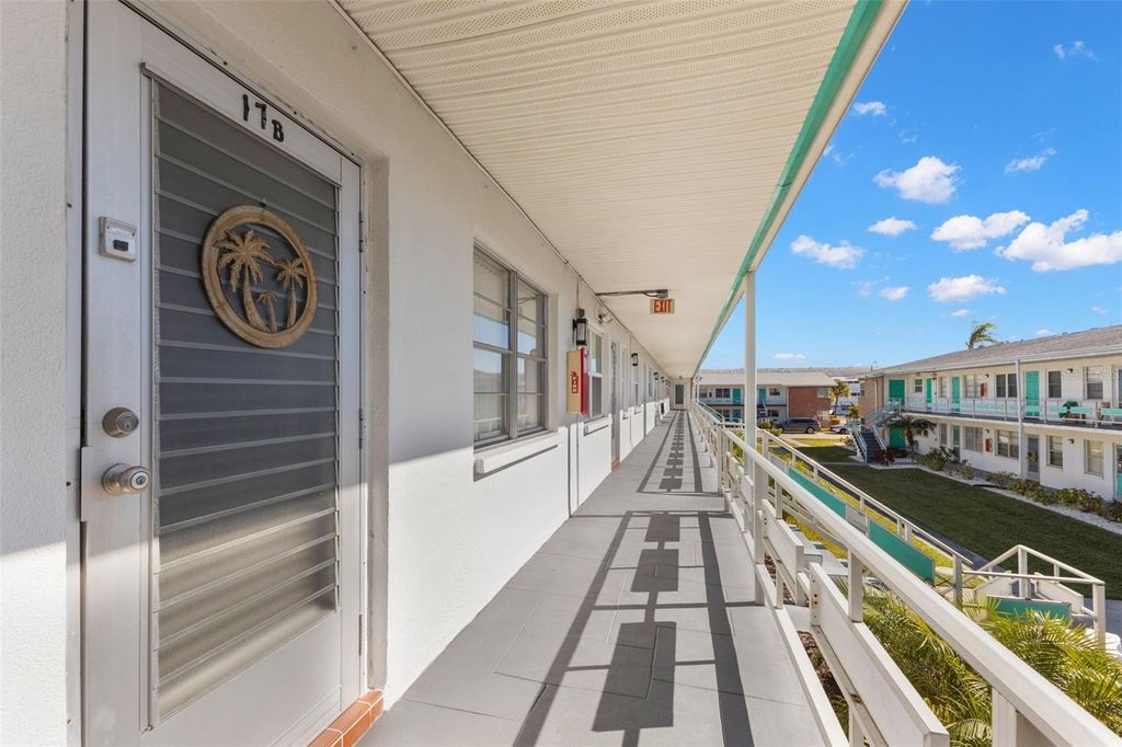 Image 1 of property listing at 6050 21ST STREET N 17, St Petersburg, FL 33714