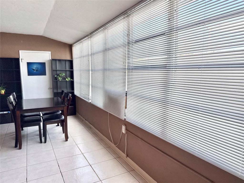 Image 12 of property listing at 6050 21ST STREET N 17, St Petersburg, FL 33714