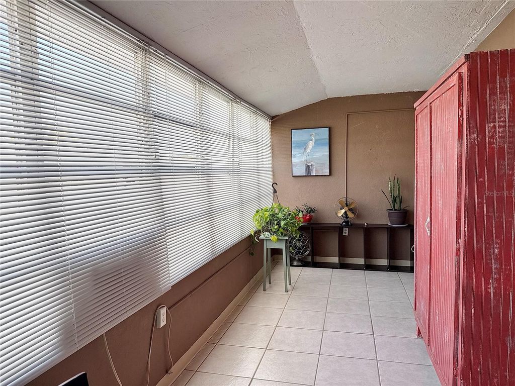 Image 13 of property listing at 6050 21ST STREET N 17, St Petersburg, FL 33714