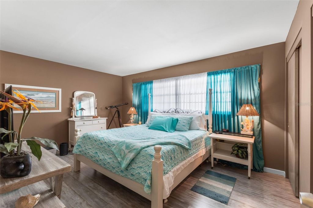 Image 14 of property listing at 6050 21ST STREET N 17, St Petersburg, FL 33714