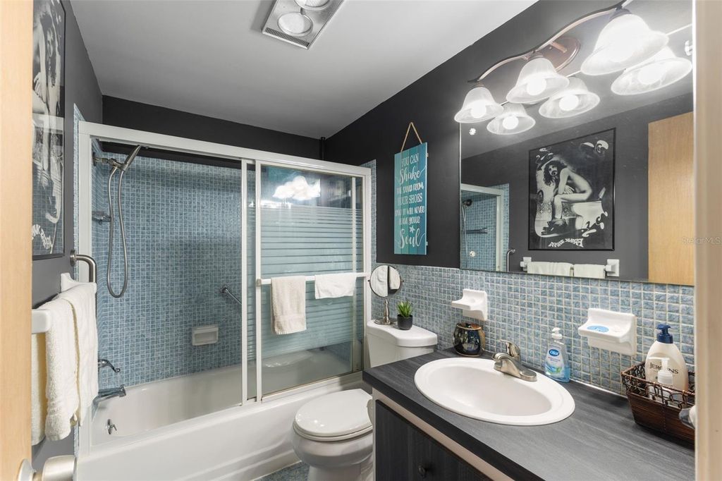 Image 16 of property listing at 6050 21ST STREET N 17, St Petersburg, FL 33714