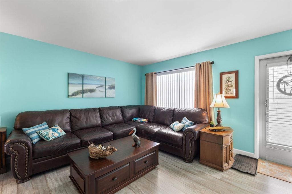 Image 2 of property listing at 6050 21ST STREET N 17, St Petersburg, FL 33714