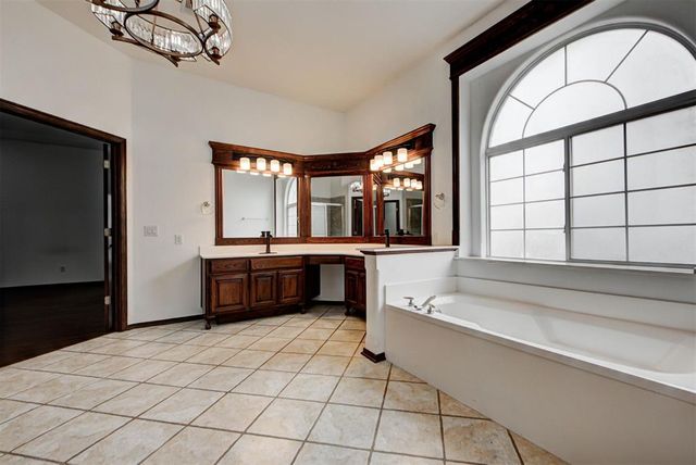 12700 Whitefield Circle, Oklahoma City, OK 73142