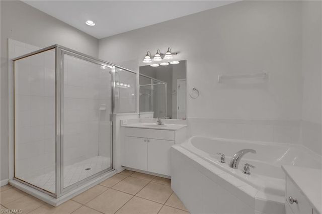 7844 Clemson ST 102, Naples, FL 34104