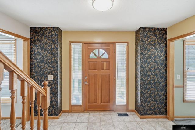 10326 Newport Avenue, Omaha, NE 68122