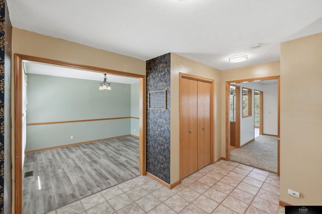 10326 Newport Avenue, Omaha, NE 68122