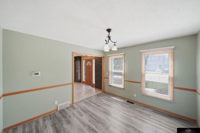 10326 Newport Avenue, Omaha, NE 68122