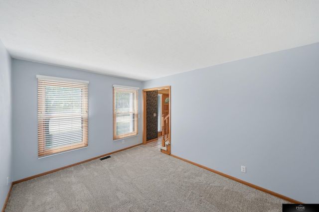 10326 Newport Avenue, Omaha, NE 68122
