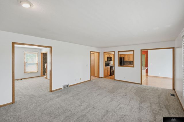 10326 Newport Avenue, Omaha, NE 68122