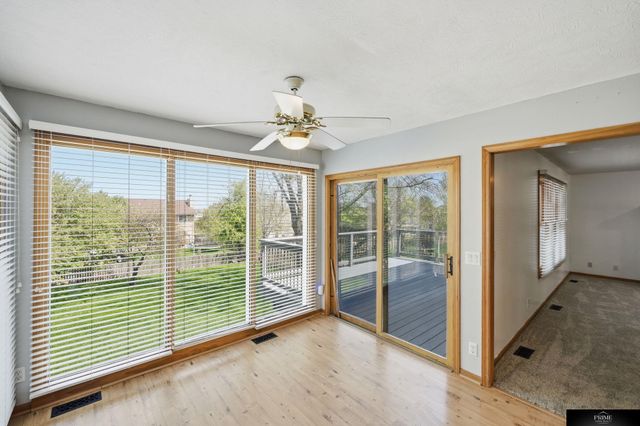 10326 Newport Avenue, Omaha, NE 68122