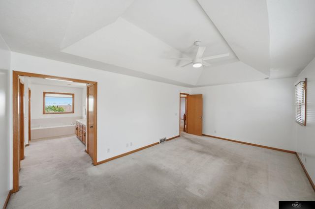 10326 Newport Avenue, Omaha, NE 68122