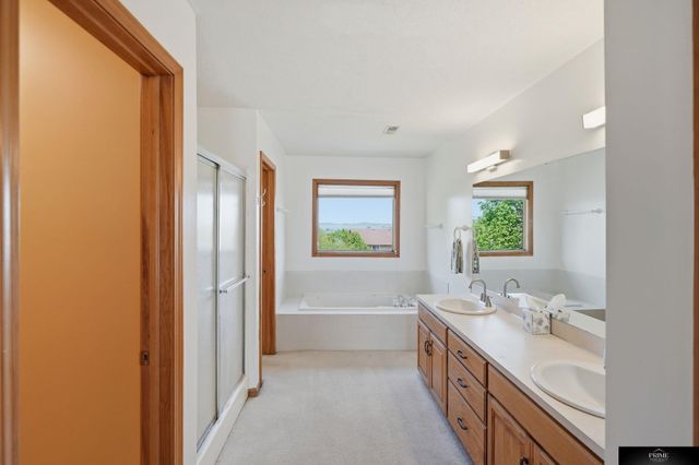 10326 Newport Avenue, Omaha, NE 68122