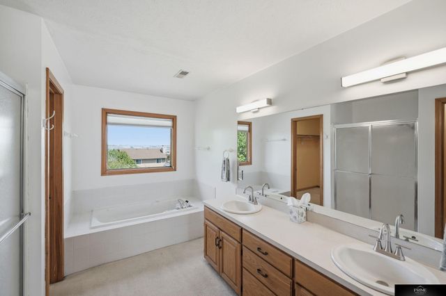 10326 Newport Avenue, Omaha, NE 68122