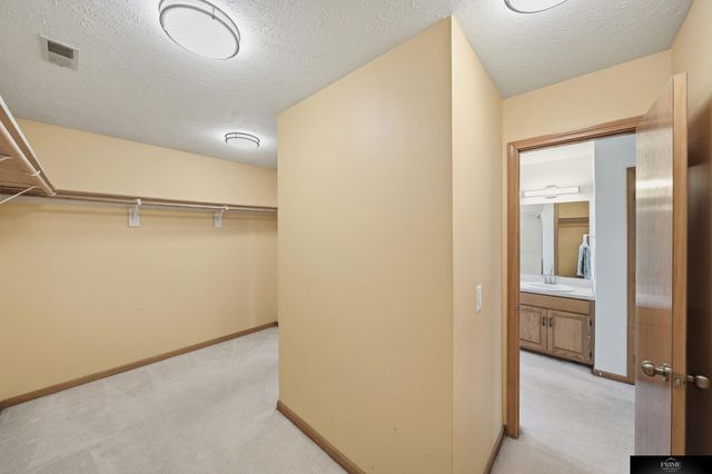 10326 Newport Avenue, Omaha, NE 68122