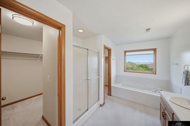 10326 Newport Avenue, Omaha, NE 68122