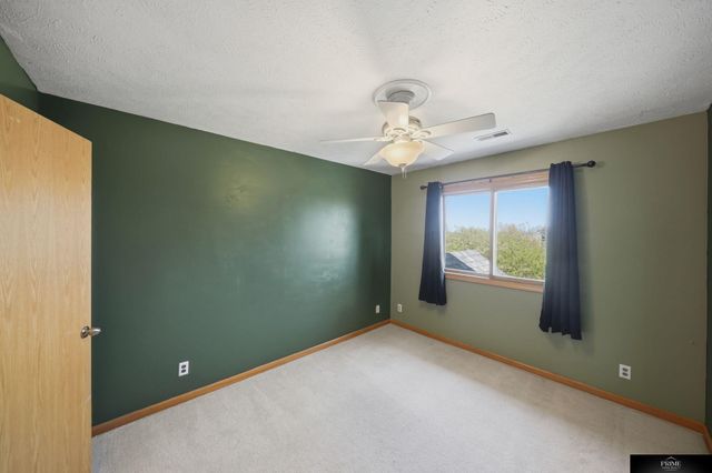 10326 Newport Avenue, Omaha, NE 68122