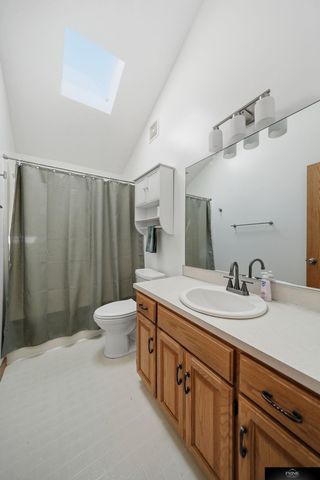 10326 Newport Avenue, Omaha, NE 68122