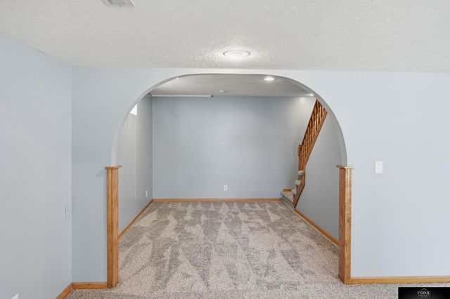 10326 Newport Avenue, Omaha, NE 68122