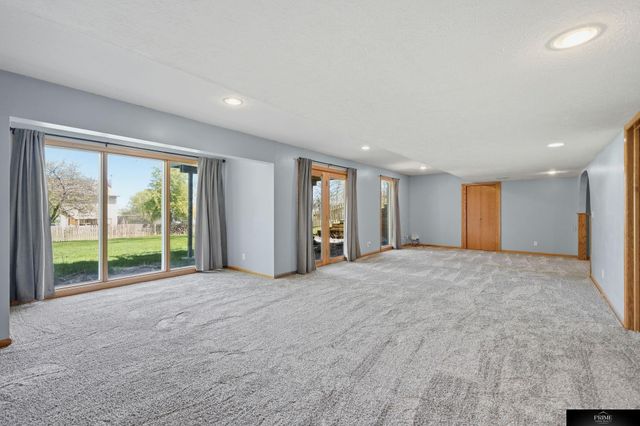10326 Newport Avenue, Omaha, NE 68122