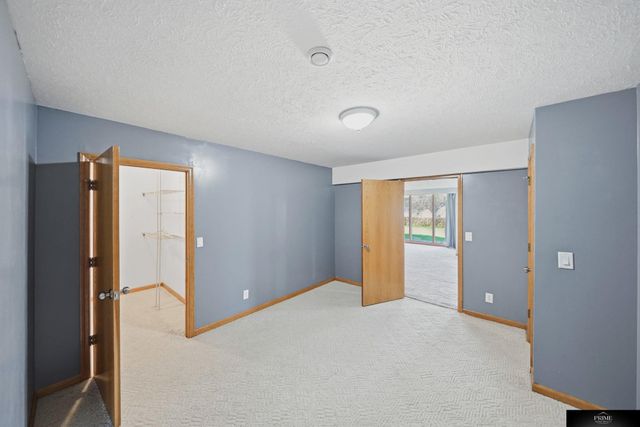 10326 Newport Avenue, Omaha, NE 68122