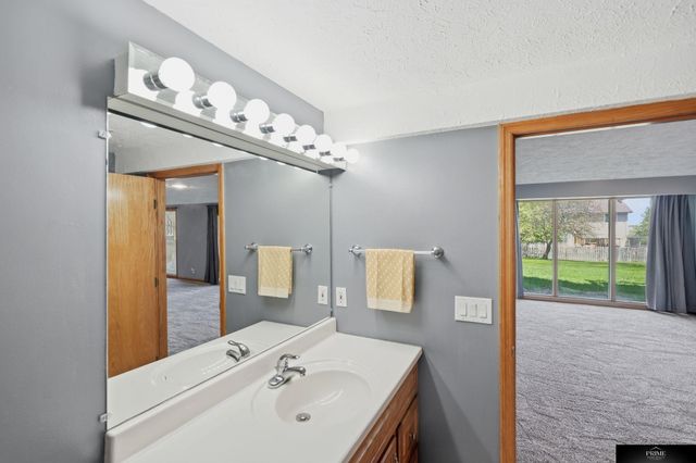 10326 Newport Avenue, Omaha, NE 68122