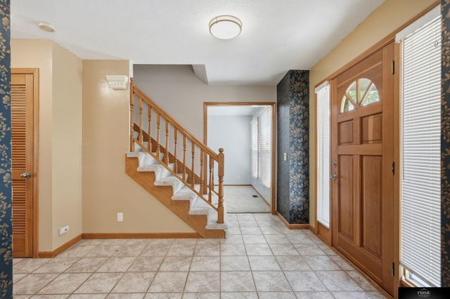 10326 Newport Avenue, Omaha, NE 68122