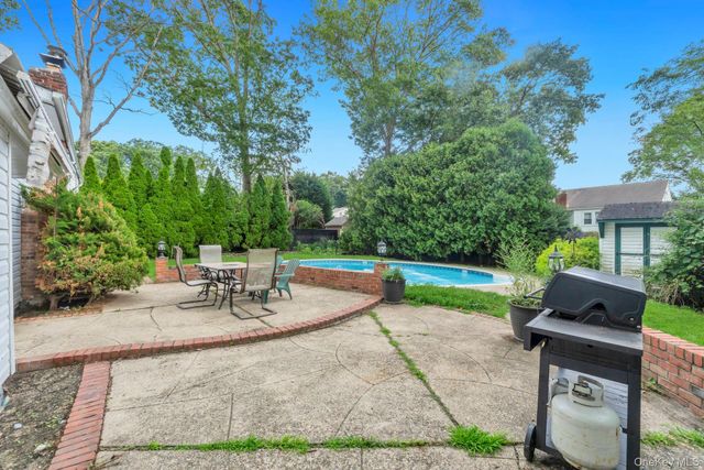 22 Cornelia Lane, Lake Grove, NY 11755