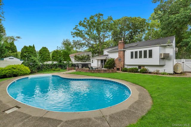 22 Cornelia Lane, Lake Grove, NY 11755