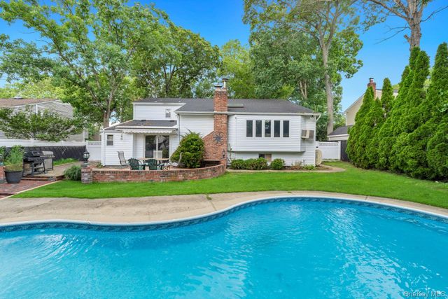 22 Cornelia Lane, Lake Grove, NY 11755