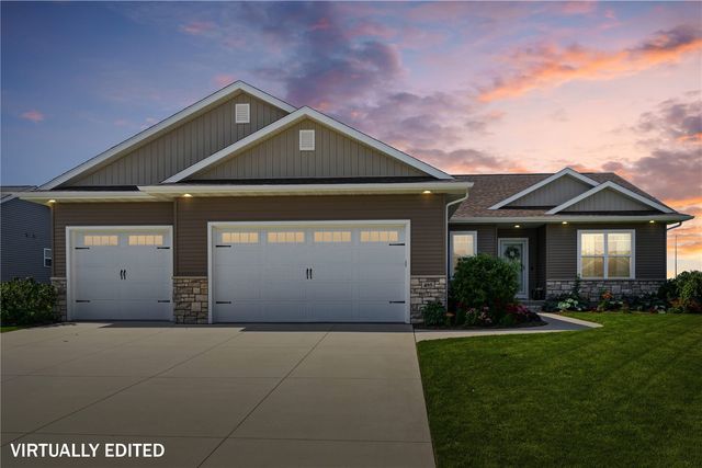 495 Dutch Dr, Robins, IA 52328