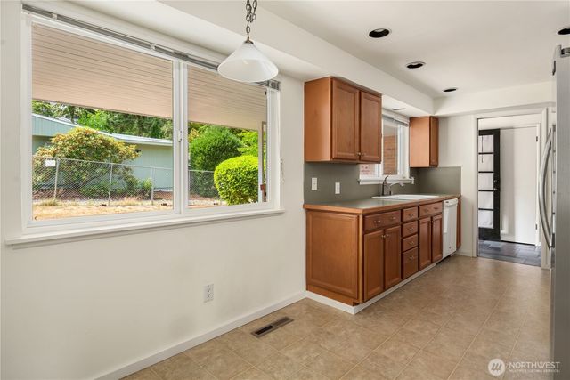 10466 SE 19th Street, Bellevue, WA 98004
