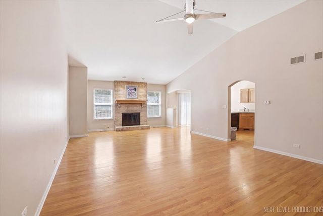 1502 Hartsburg Lane, North Aurora, IL 60542
