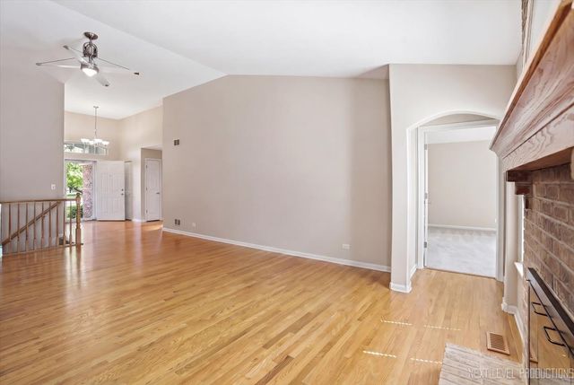 1502 Hartsburg Lane, North Aurora, IL 60542