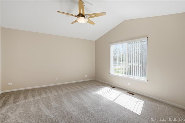 1502 Hartsburg Lane, North Aurora, IL 60542