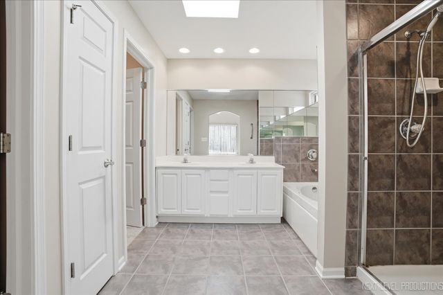 1502 Hartsburg Lane, North Aurora, IL 60542