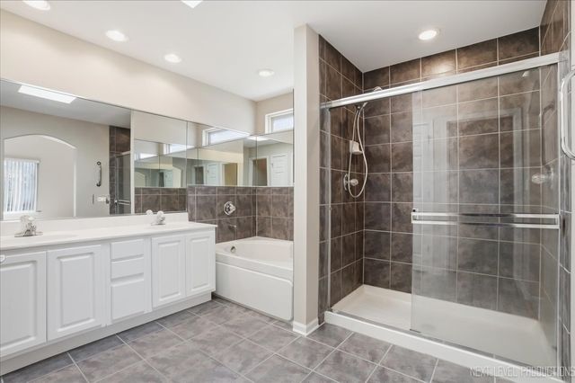 1502 Hartsburg Lane, North Aurora, IL 60542